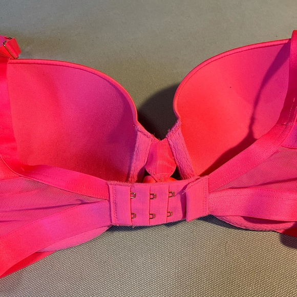 32DD Victoria’s Secret Bra - Picture 4 of 6